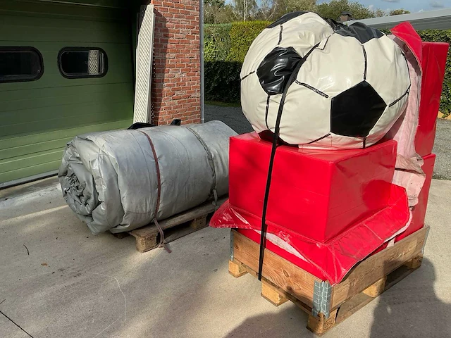 Jb inflatables c2816 - swing him off hindernisbaan & springkussen - afbeelding 3 van  8