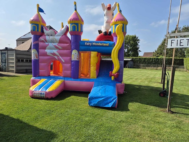 Jb-inflatables wonderland springkasteel - afbeelding 1 van  4