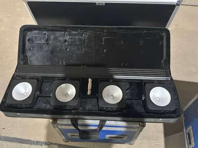 Jbsystems cob 4bar lichtbar met 4 spots (4x) - afbeelding 1 van  6