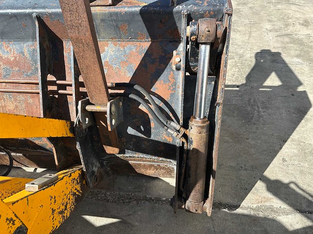 Jcb - 2002 - 4cx - graaflaadmachine - afbeelding 24 van  64