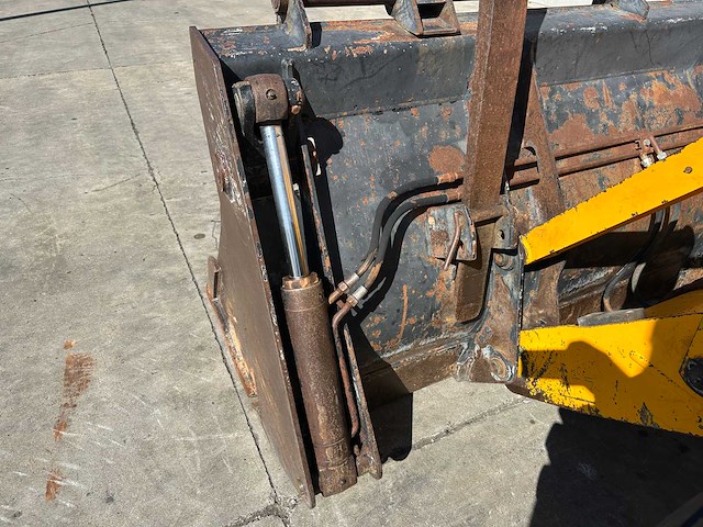 Jcb - 2002 - 4cx - graaflaadmachine - afbeelding 55 van  64