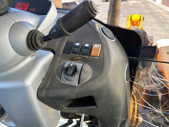 Jcb - 2002 - 4cx - graaflaadmachine - afbeelding 30 van  64