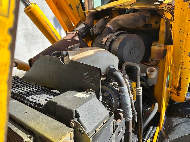Jcb - 2002 - 4cx - graaflaadmachine - afbeelding 8 van  14