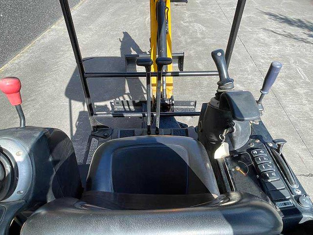 Jcb - 2019 - 15c-1 - rupsen graafmachine - afbeelding 25 van  26