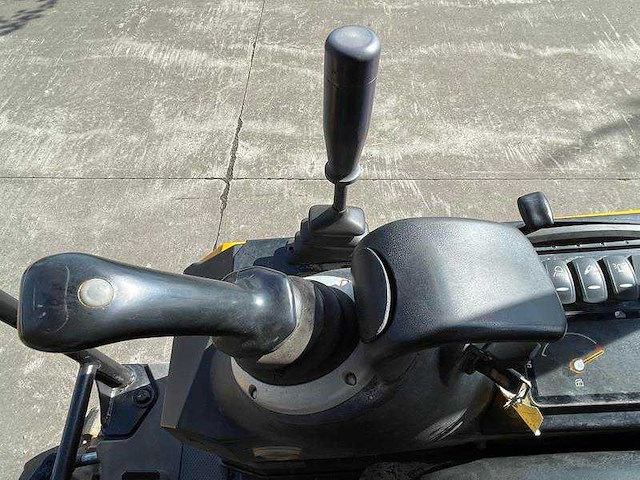 Jcb - 2019 - 15c-1 - rupsen graafmachine - afbeelding 1 van  3