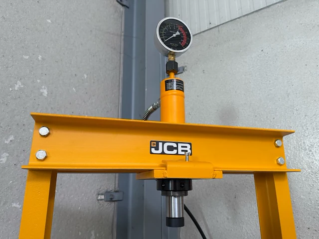 Jcb 12 ton garagepers - afbeelding 10 van  11