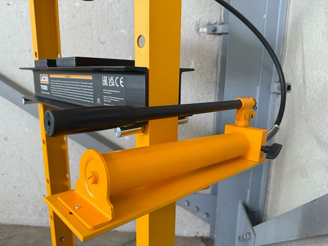 Jcb 12 ton garagepers - afbeelding 8 van  11