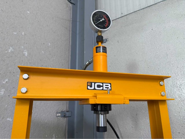 Jcb 12 ton garagepers - afbeelding 9 van  11