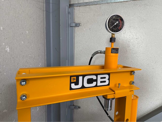 Jcb 20 ton hydropneumatische garagepers - afbeelding 13 van  13