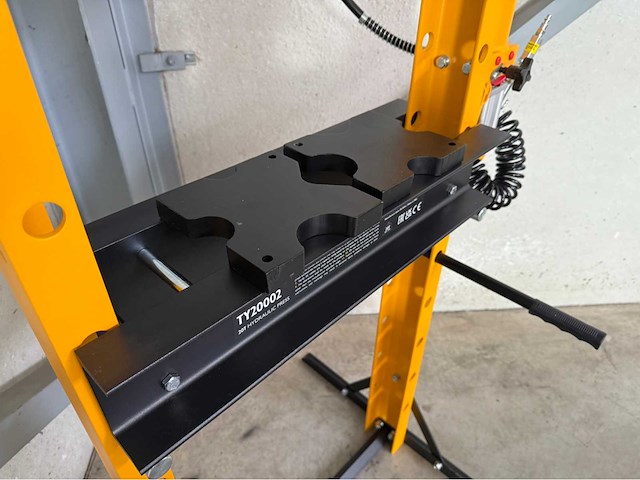 Jcb 20 ton hydropneumatische garagepers - afbeelding 11 van  13