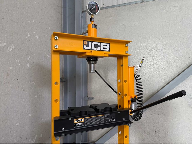 Jcb 20 ton hydropneumatische garagepers - afbeelding 13 van  13