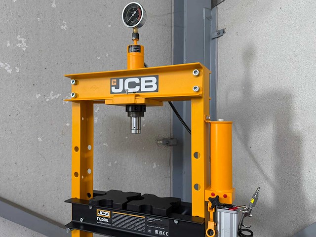 Jcb 20 ton hydropneumatische garagepers - afbeelding 6 van  8