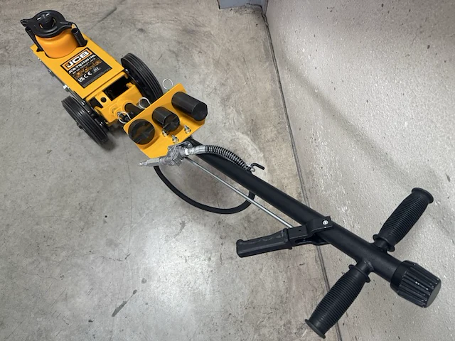 Jcb 35 ton hydropneumatische garagekrik - afbeelding 12 van  16