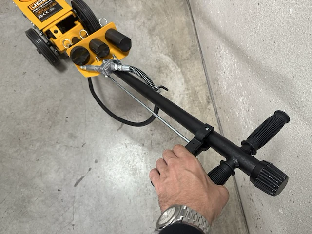 Jcb 35 ton hydropneumatische garagekrik - afbeelding 16 van  16