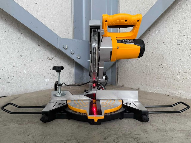 Jcb afkortcirkelzaagmachine - afbeelding 13 van  16