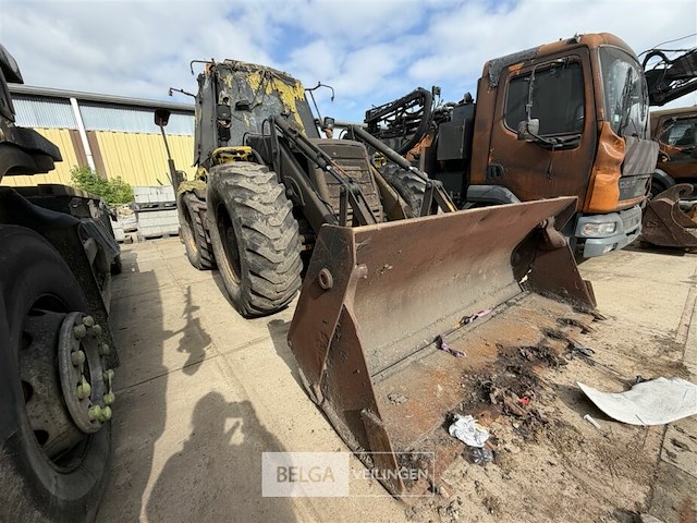 Jcb graaf-laadcombinatie – brand-, rook- en/of waterschade - afbeelding 6 van  20