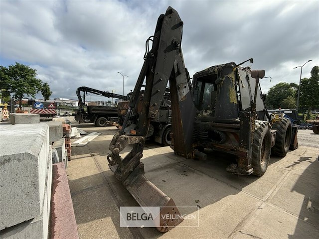 Jcb graaf-laadcombinatie – brand-, rook- en/of waterschade - afbeelding 7 van  20