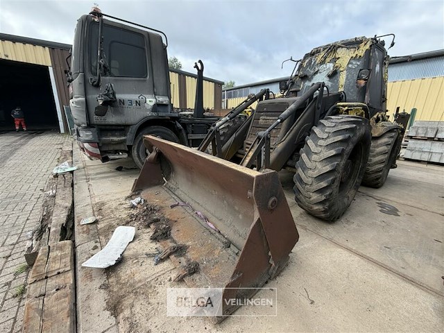 Jcb graaf-laadcombinatie – brand-, rook- en/of waterschade - afbeelding 12 van  20