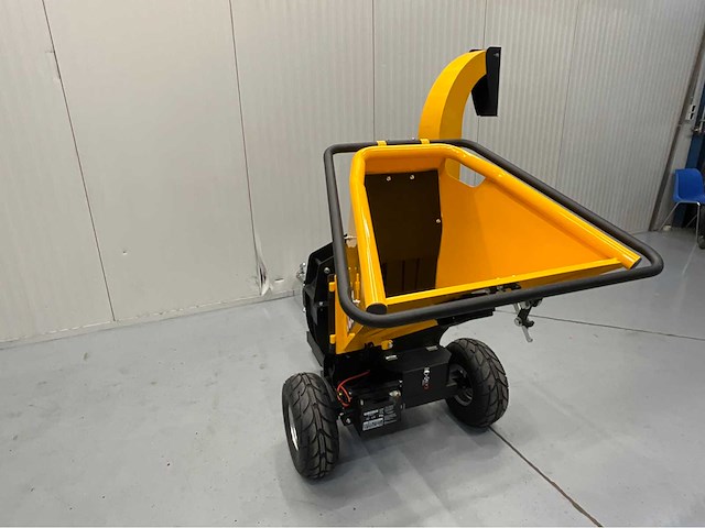 Jcb houthakselaar ch150120pe - 120 mm en bladblazer daewoo 2,2kw - afbeelding 21 van  64