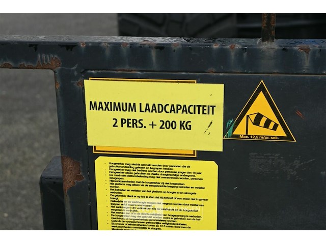 Jcb verreiker + werkmand - afbeelding 14 van  22