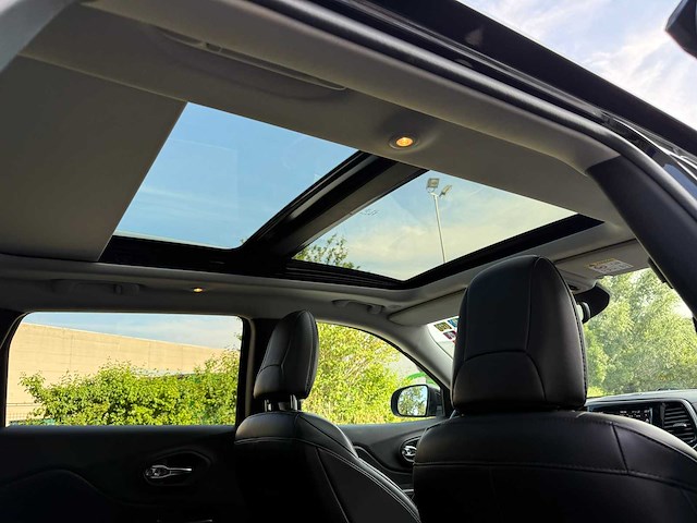 Jeep - 2020 - cherokee - 4x4 jeep - personenauto - afbeelding 18 van  34