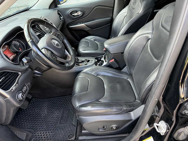 Jeep - 2020 - cherokee - 4x4 jeep - personenauto - afbeelding 22 van  34