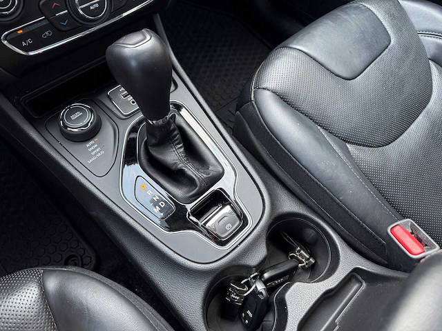 Jeep - 2020 - cherokee - 4x4 jeep - personenauto - afbeelding 24 van  34