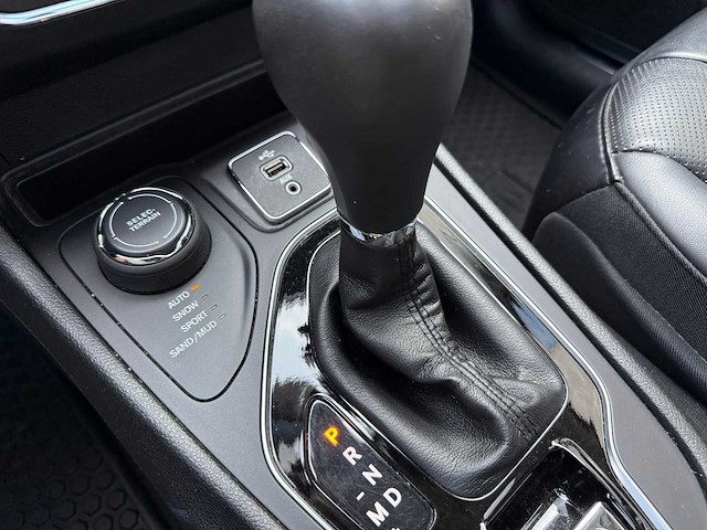 Jeep - 2020 - cherokee - 4x4 jeep - personenauto - afbeelding 25 van  34