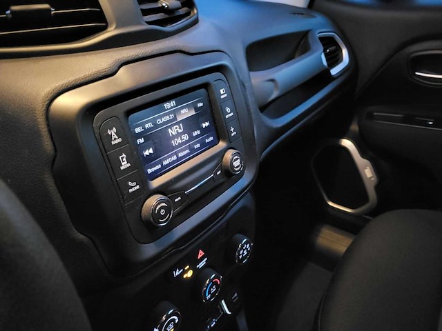 Jeep - renegade - bu - car - 2019 - afbeelding 13 van  24