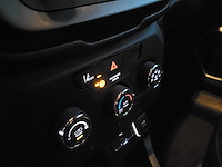 Jeep - renegade - bu - car - 2019 - afbeelding 14 van  24