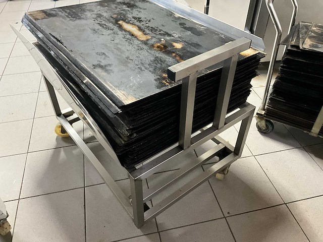 Jeros platenpoetsmachine + rvs trolley’s en bakplaten - afbeelding 4 van  8