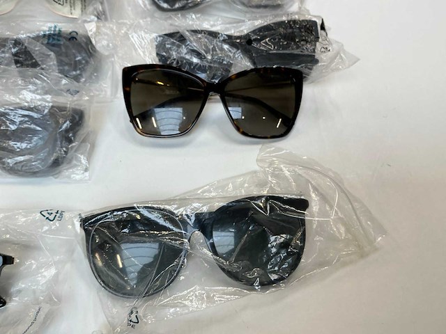 Jimmy choo zonnebril (14x) - afbeelding 6 van  11