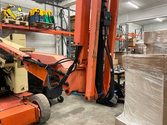 Jlg e300 ajp - elektrische verticale mastlift / compacte hoogwerker - afbeelding 10 van  17