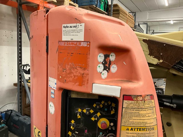 Jlg e300 ajp - elektrische verticale mastlift / compacte hoogwerker - afbeelding 14 van  17