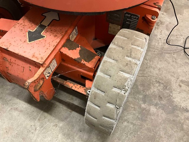 Jlg e300 ajp - elektrische verticale mastlift / compacte hoogwerker - afbeelding 16 van  17