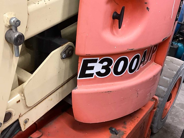 Jlg e300 ajp - elektrische verticale mastlift / compacte hoogwerker - afbeelding 1 van  4