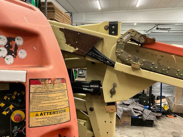 Jlg e300 ajp - elektrische verticale mastlift / compacte hoogwerker - afbeelding 3 van  4
