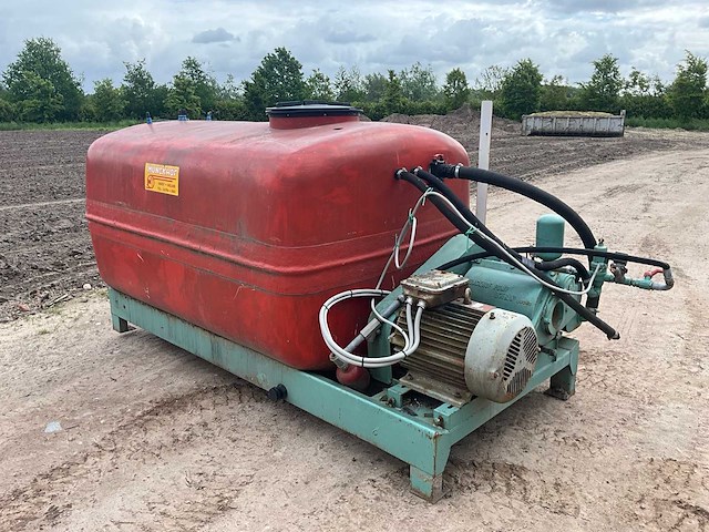 Jm vd munckhof - mobiele vloeistoftank met elektrische pompinstallatie - afbeelding 1 van  10