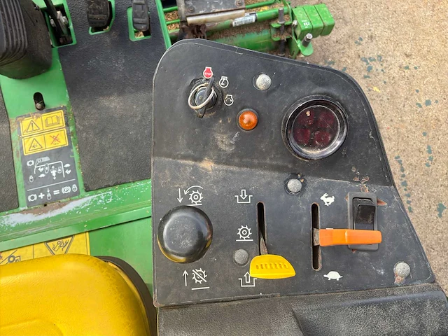 John deere - 2500 - ride on lawn mower - afbeelding 2 van  10