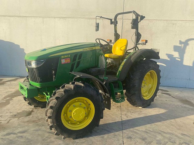 John deere - 5050e - 4-wheel drive tractor - 2025 - afbeelding 1 van  8