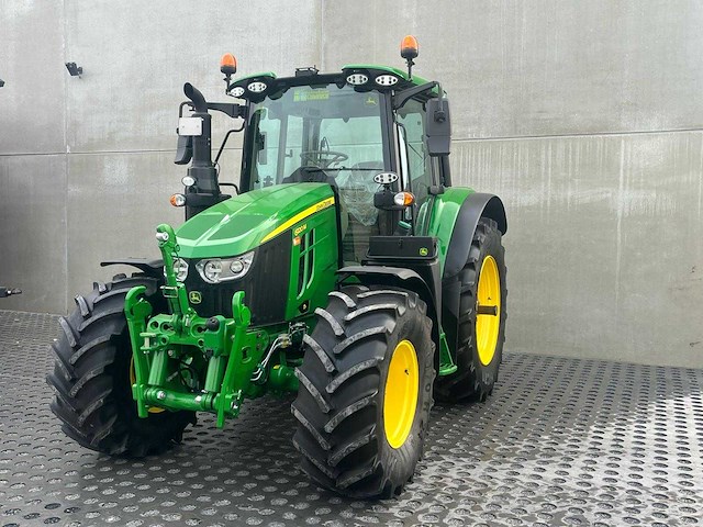 John deere - 6120m - 4-wheel drive tractor - 2022 - afbeelding 1 van  10