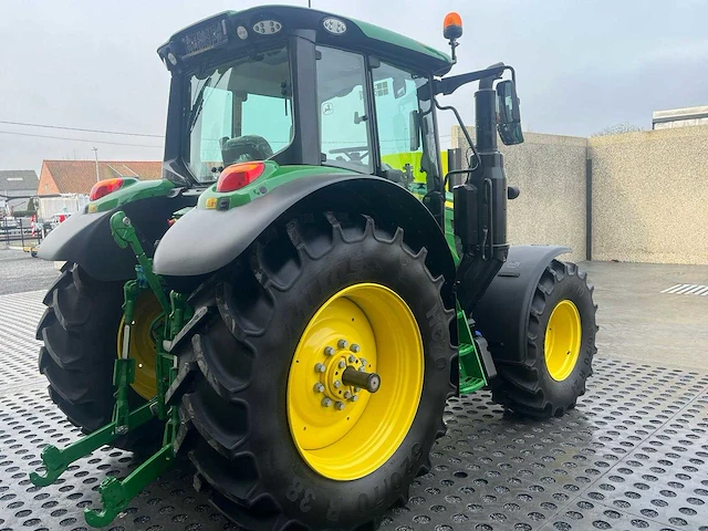 John deere - 6120m - 4-wheel drive tractor - 2022 - afbeelding 6 van  10