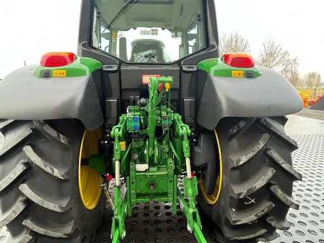 John deere - 6120m - 4-wheel drive tractor - 2022 - afbeelding 7 van  10