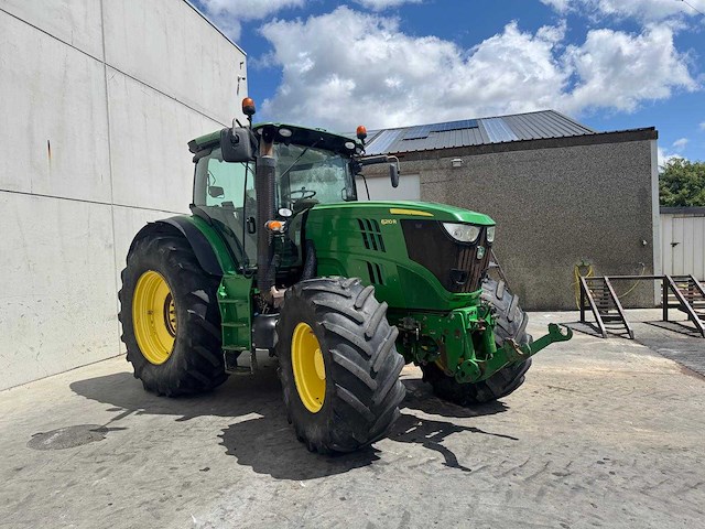John deere - 6210r - 4-wheel drive tractor - 2012 - afbeelding 8 van  15