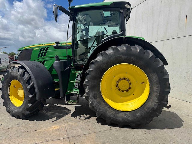 John deere - 6210r - 4-wheel drive tractor - 2012 - afbeelding 11 van  15