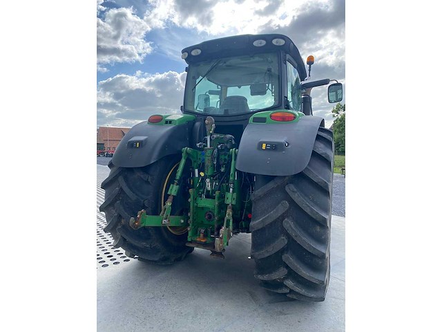 John deere - 6210r - 4-wheel drive tractor - 2013 - afbeelding 4 van  8