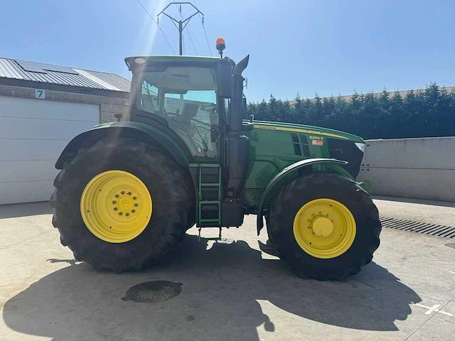 John deere - 6250r - 4-wheel drive tractor - 2017 - afbeelding 14 van  19