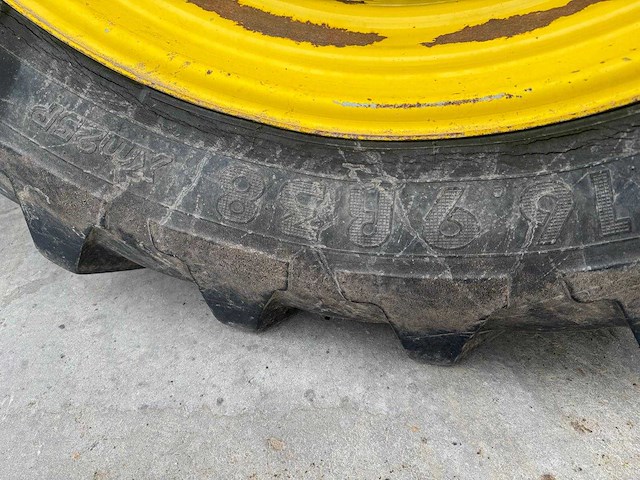 John deere - 6510 - 4-wheel drive tractor - 2001 - afbeelding 2 van  17