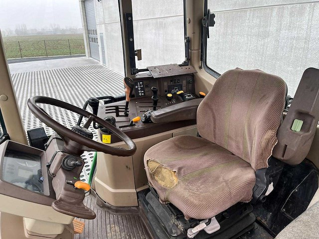 John deere - 6810 - 4-wheel drive tractor - 1999 - afbeelding 8 van  10