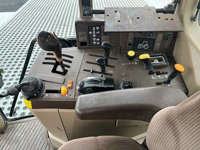 John deere - 6810 - 4-wheel drive tractor - 1999 - afbeelding 9 van  10